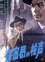 女人趴下脱了内裤光着被调教